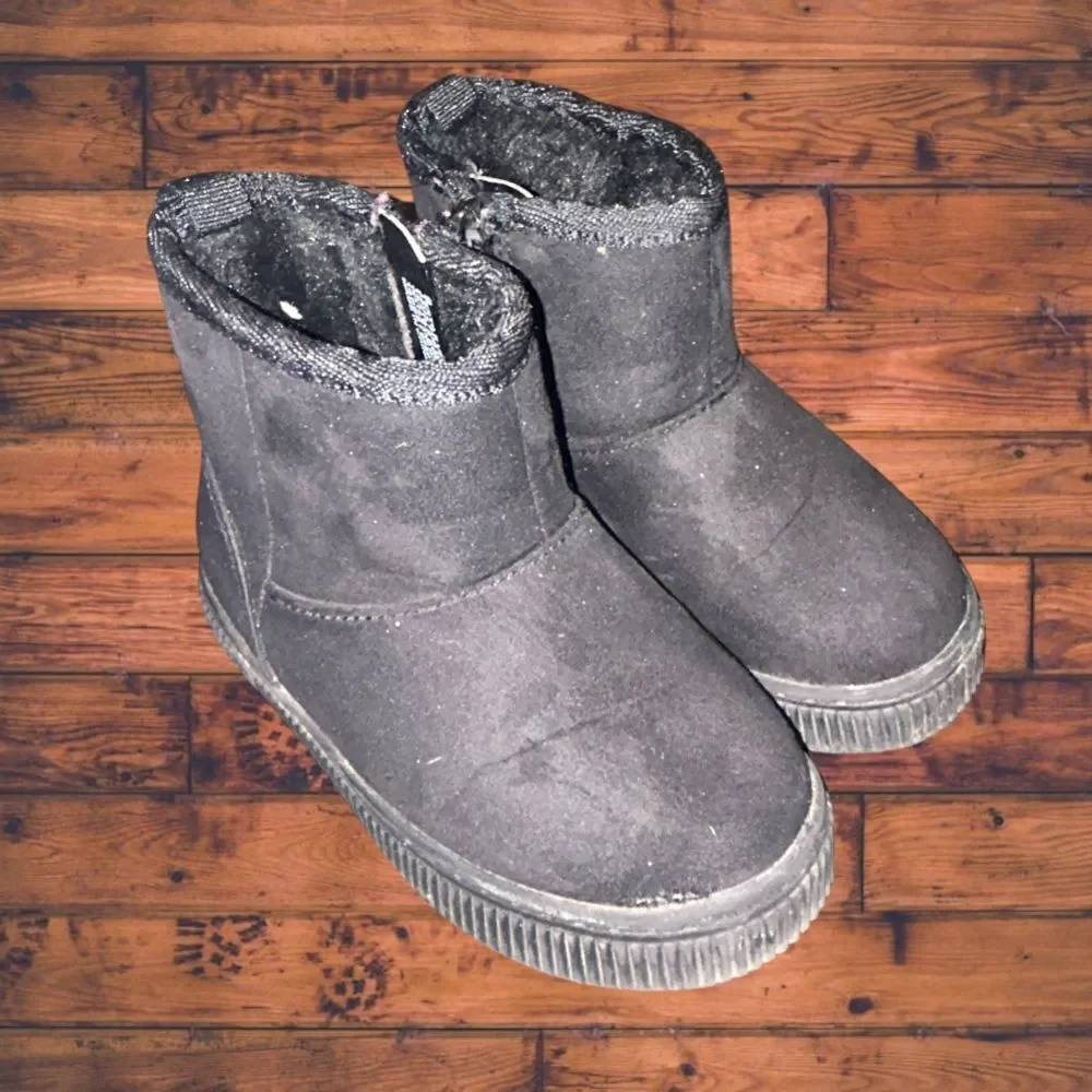 5 for $25🔥Cat & Jack Black Faux Fur Booties Girls Size‎ 6